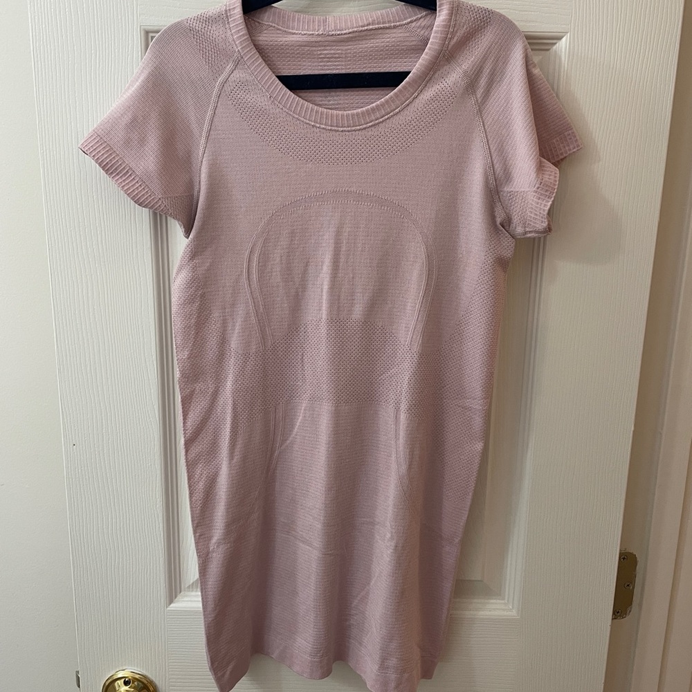 Lululemon swiftly tech tee; Size 4; blush pink; good condition